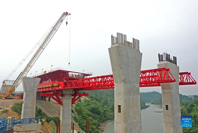 Imágenes del puente Longmen en construcción en la ciudad de Qinzhou