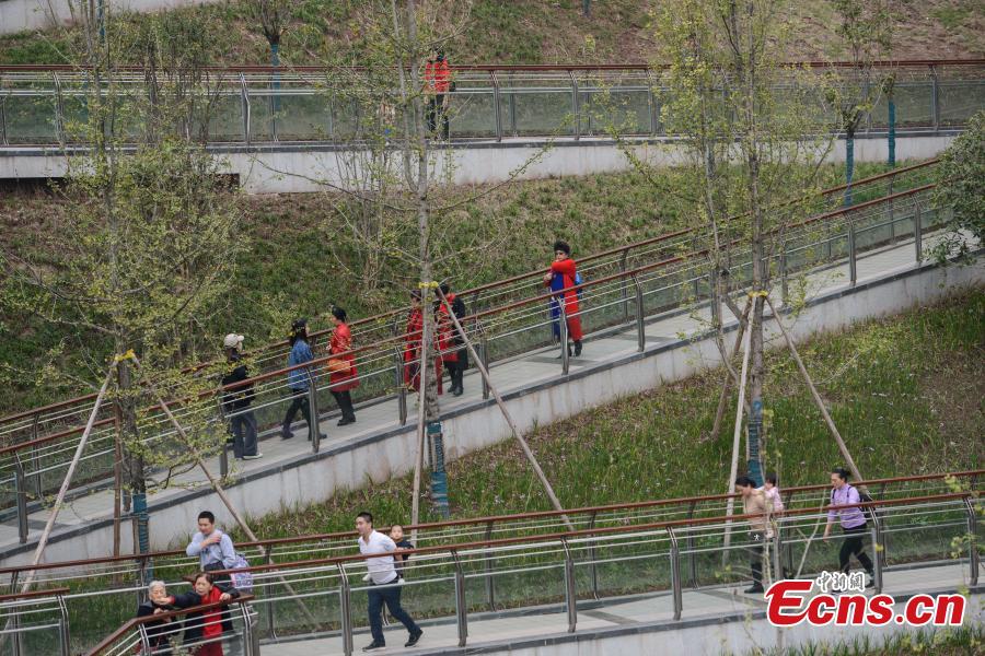 Sinuoso sendero en forma de serpiente se estrena Chongqing