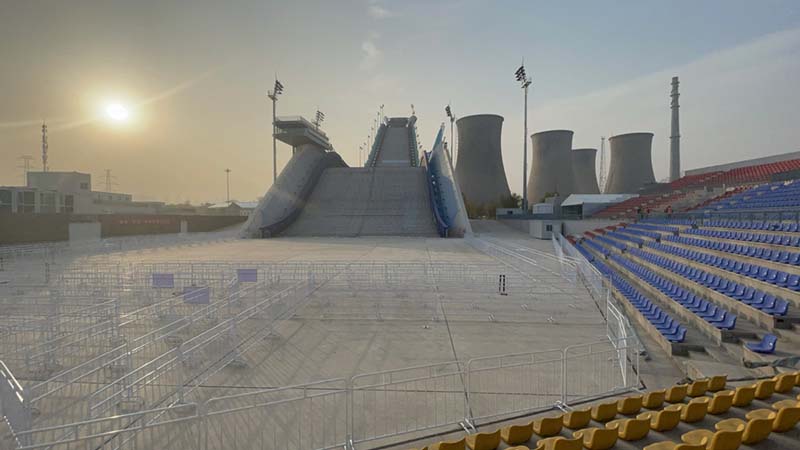 La Big Air Shougang es el único lugar nuevo al aire libre construido en la ciudad para los Juegos Olímpicos de Invierno de Beijing 2022. [Foto proporcionada a chinadaily.com.cn]