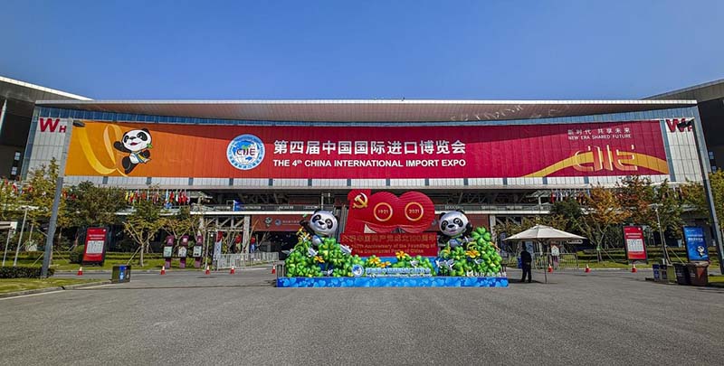 El 30 de octubre de 2021, el Centro Nacional de Exposiciones y Convenciones (Shanghai) que acogerá la IV CIIE. (Wang Chu / Pueblo en Línea)