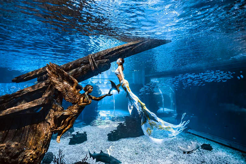 El “ballet submarino de sirena” causa sensación en Hunan