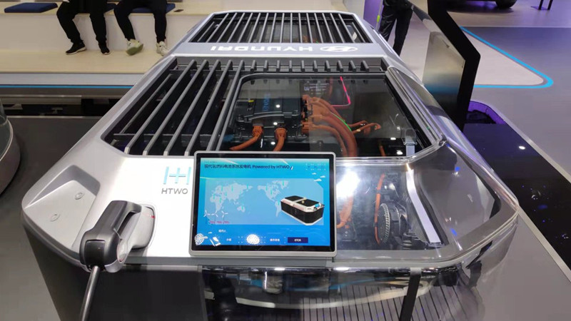 Un sistema de motor impulsado por hidrógeno se exhibió en la IV Exposición Internacional de Importaciones de China que se celebra en Shanghai, 8 de noviembre del 2021. [Foto: Sun Chi/ China Daily]
