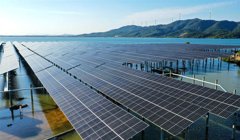 La pesca y la generación de energía fotovoltaica coexisten en Jiangxi
