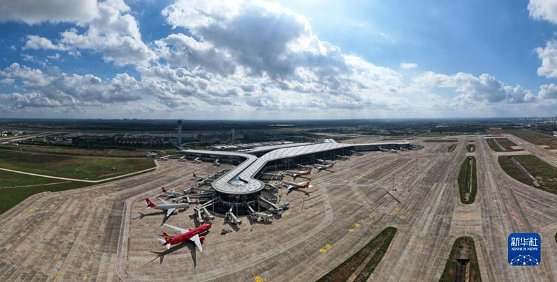 Expansión de aeropuerto de isla china de Hainan entrará en operación en diciembre