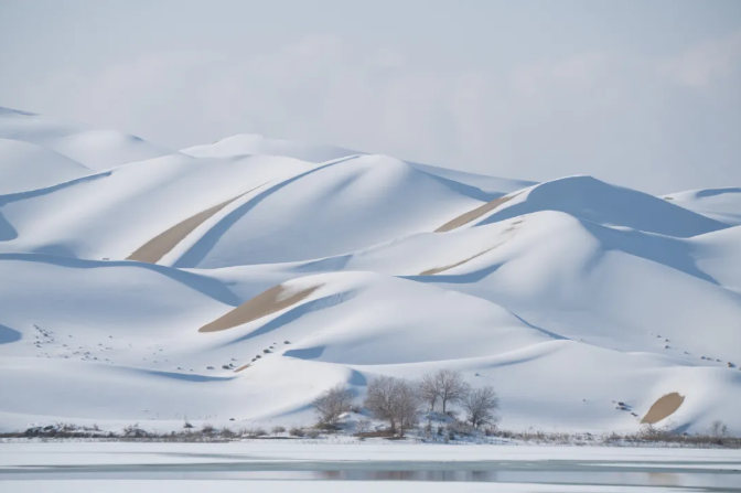 Nieva en el desierto de Taklamakán