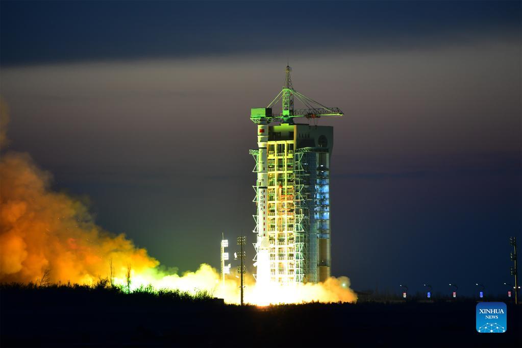 China lanza nuevos satélites