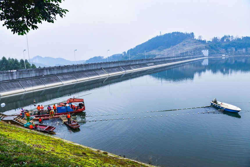 Comienza la pesca de invierno en un embalse ecológico de Chongqing