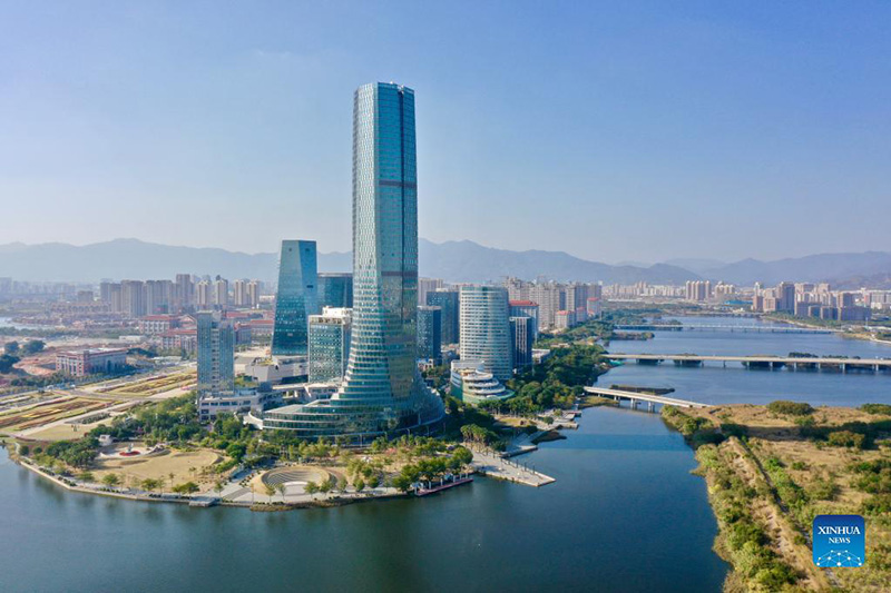 La foto aérea tomada el 8 de diciembre del 2021 muestra una vista de la ciudad de Xiamen, provincia de Fujian. 