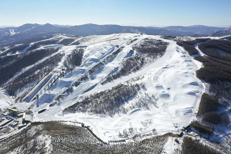El 6 de diciembre de 2021, vista de pájaro del parque de esquí de Genting en el área de competiciones de los Juegos Olímpicos de Invierno de Zhangjiakou. Wu Diansen / Pueblo en Línea