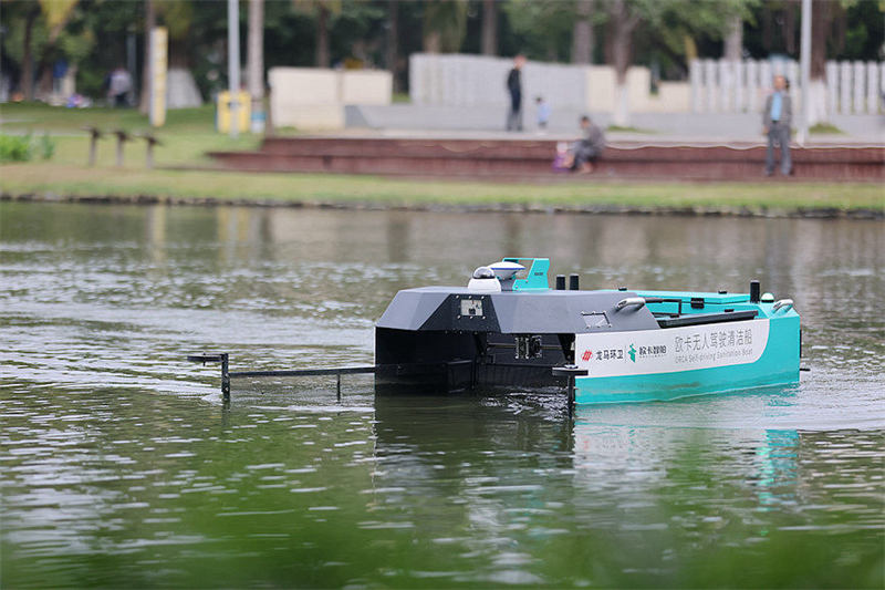 Hainan prueba un barco de limpieza autónomo, 20 veces más eficiente que uno manual