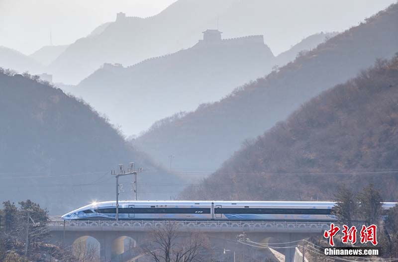 Tren de alta velocidad diseñado para Juegos Olímpicos de Invierno de Beijing realiza su primer viaje