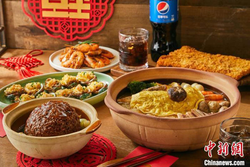 Freshippo, la cadena de alimentos frescos de Alibaba, ha presentado un extenso catálogo de platos para celebrar en casa de calidad gourmet y preparados por expertos. [Foto: Chinanews.com]