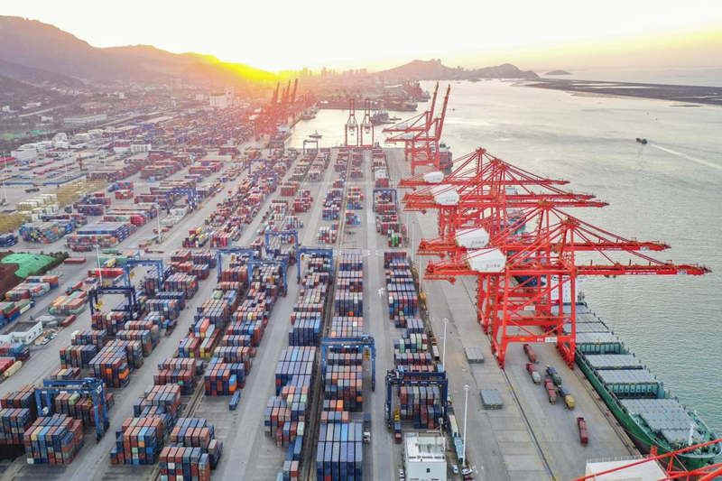 La terminal de contenedores del puerto de Lianyungang, provincia de Jiangsu, tomada el 12 de octubre de 2021. Si Wei / Pueblo en Línea