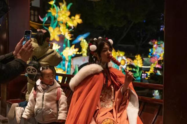El espectáculo anual de faroles en el Jardín Yuyuan de Shanghai comenzó bajo la inspiración del año del tigre. [Foto: Gao Erqiang/ Chinadaily.com.cn]