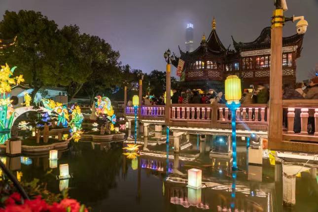 El espectáculo anual de faroles en el Jardín Yuyuan de Shanghai comenzó bajo la inspiración del año del tigre. [Foto: Gao Erqiang/ Chinadaily.com.cn]