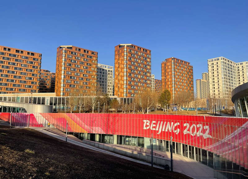 La Villa Olímpica de Invierno de Beijing tiene un área total de construcción de aproximadamente 330.000 metros cuadrados y consta de 20 edificios residenciales, que incluyen tres áreas funcionales: área residencial, área de operaciones y área de plaza. Hu Qingming/Pueblo en Línea