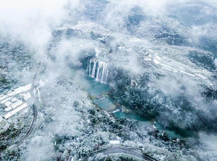 La cascada de Huangguoshu se transforma en un brumoso país de las maravillas en Guizhou