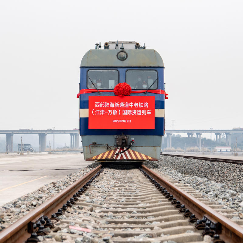 Comienza el viaje del primer tren de carga en la línea de ferrocarril China-Laos