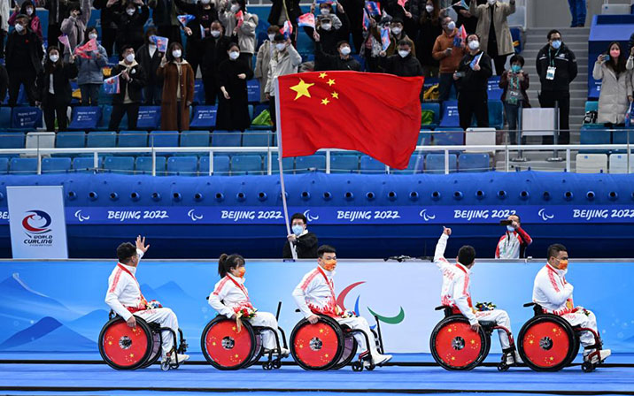 China gana oro en curling en silla de ruedas y asegura liderazgo en medallero de Juegos Paralímpicos de Beijing 2022