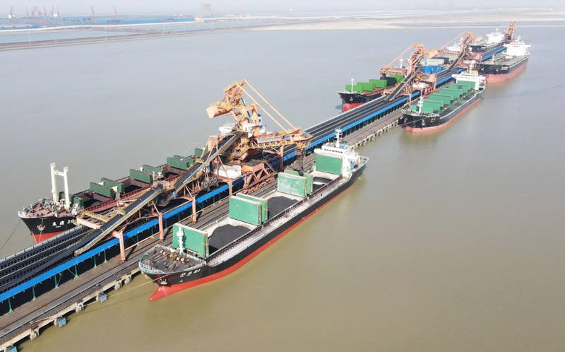 El 27 de febrero de 2022, utilizando la tecnología "5G + Beidou", el barco llevó a cabo una carga automatizada y no tripulada de carbón térmico en el puerto de Huanghua en Cangzhou, Hebei. Fu Xinchun/Pueblo en Línea