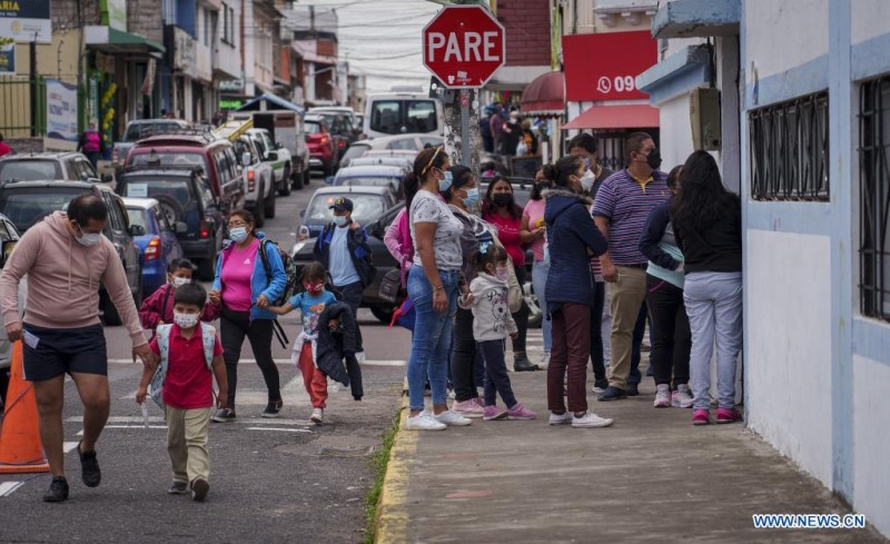 ESPECIAL: Estudiantes ecuatorianos vuelven a las aulas tras dos años de pandemia