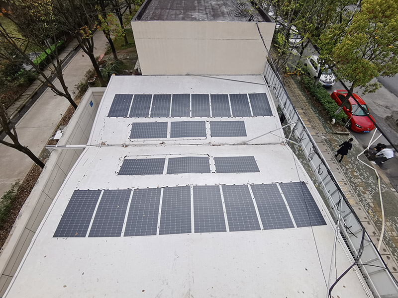 Esta estación de lavado de coches de autoservicio está electrificada con energía fotovoltaica en la parte superior de su techo. [Foto/IC]