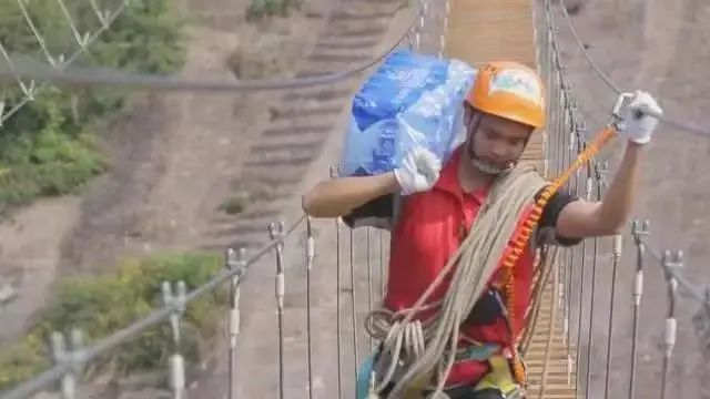 ¡"La tienda de conveniencia más inconveniente" se hace muy popular!