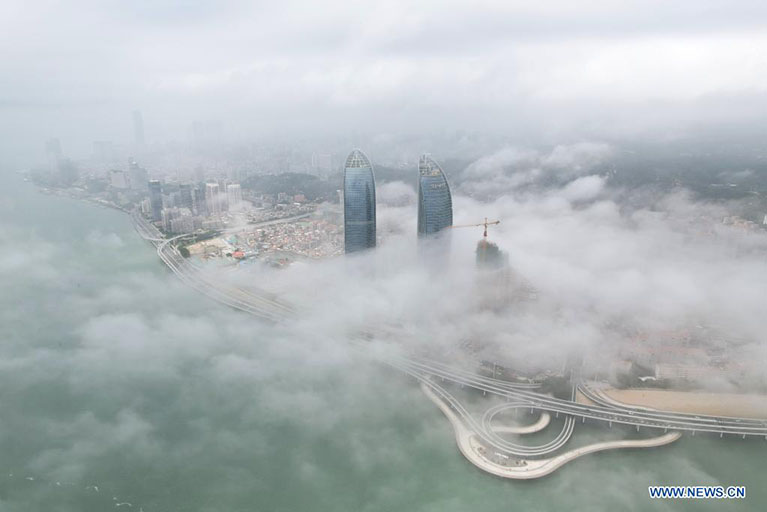 Fujian: Paisaje de niebla de advección en Xiamen