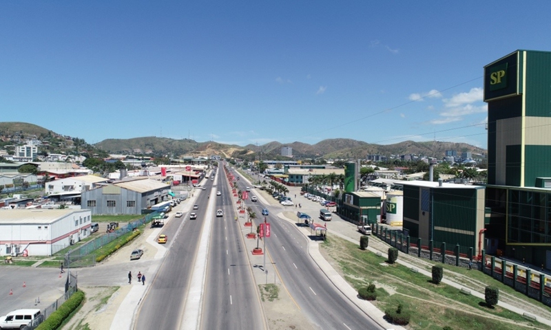 La autopista de Poreporena en Port Moresby, capital de Papúa Nueva Guinea, renovada con la ayuda de China Harbour Engineering. Foto: China Harbour Engineering