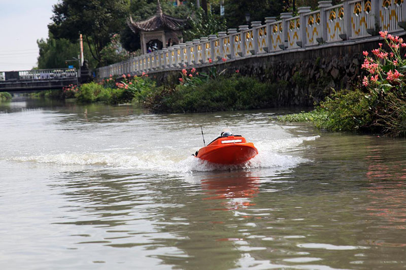 Un barco habilitado para 5G patrulla en un río, controlado por la Oficina de Conservación de Recursos Hídricos de Hengjie, provincia de Zhejiang, 19 de octubre del 2021. (Foto: Jiang Youqing/Pueblo en Línea)