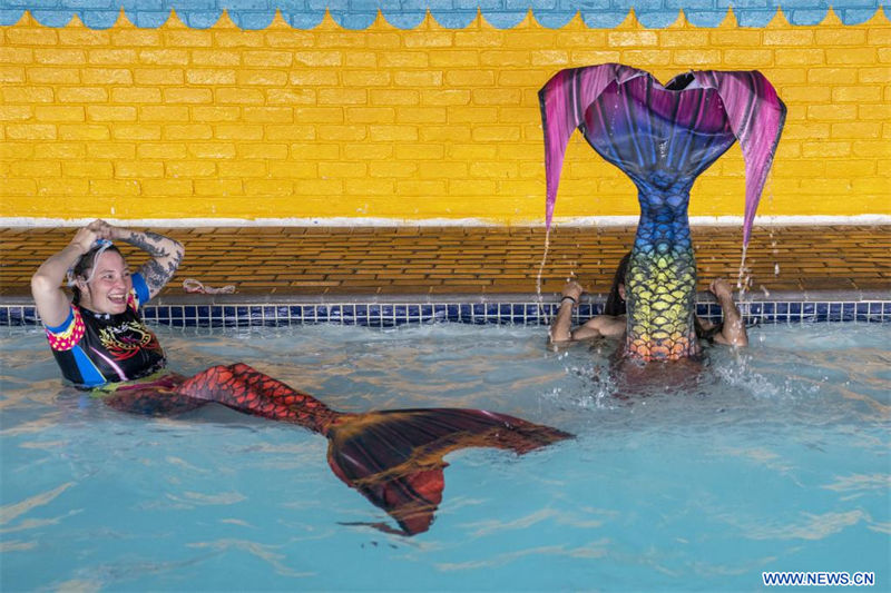 Cursos de natación de sirena en la "Merschool" en Sudáfrica