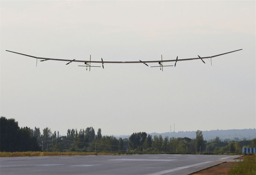 Una foto muestra el despegue del dron Qimingxing 50, o Morning Star 50, en Yulin, provincia de Shaanxi, el 3 de septiembre de 2022. [Foto de Liu Feng/chinadaily.com.cn]
