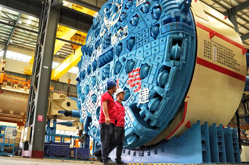 Una nueva tuneladora de roca dura salió de la línea de producción el domingo en Changsha, provincia de Hunan. [Foto proporcionada a chinadaily.com.cn]