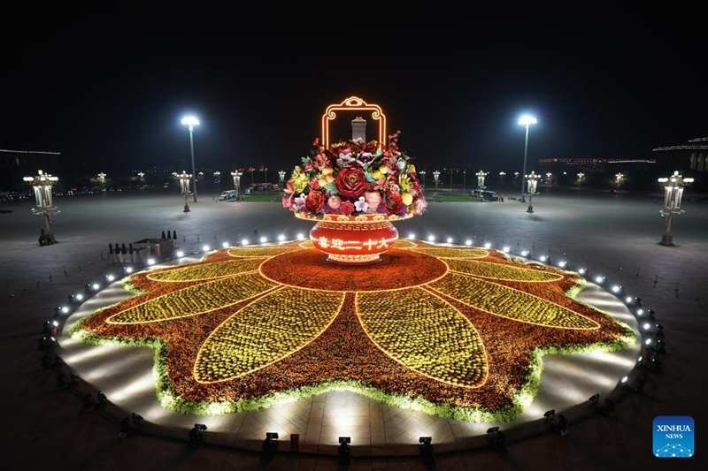 Hermosa “cesta de flores” decora la Plaza Tian'anmen con motivo del Día Nacional