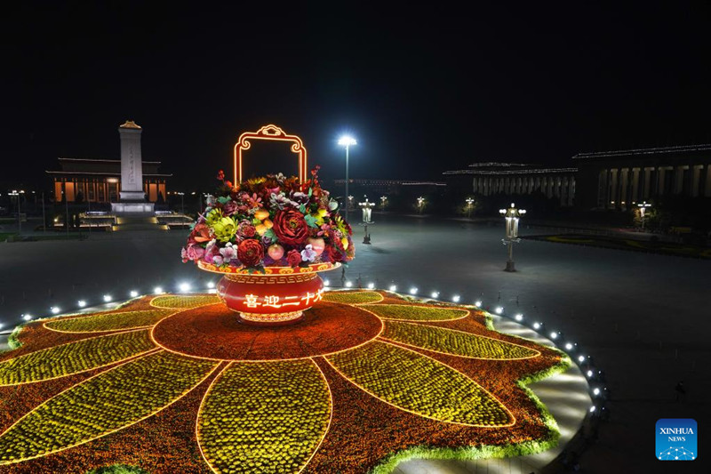 Hermosa “cesta de flores” decora la Plaza Tian'anmen con motivo del Día Nacional