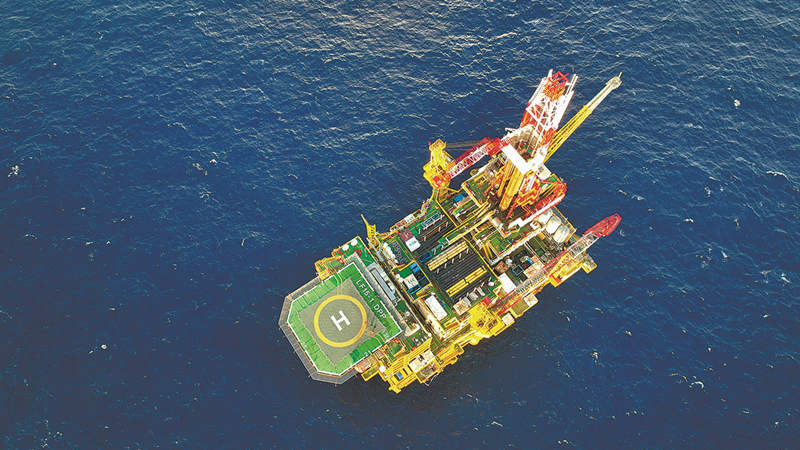 La Haiji One de China National Offshore Oil Corp, la primera plataforma tipo jacket de aguas profundas de Asia, entró este lunes en funcionamiento en la cuenca de la desembocadura del río Perla, a más de 200 kilómetros al sureste de Shenzhen, provincia de Guangdong. (Foto: Chen Wen/ Servicio de Noticias de China)