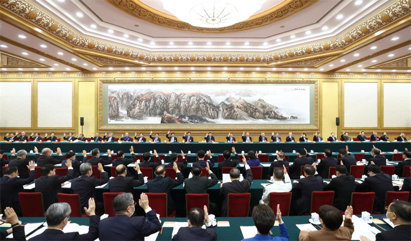 BEIJING, 15 octubre, 2022 (Xinhua) -- El presidium del XX Congreso Nacional del Partido Comunista de China (PCCh) celebra su primera reunión en el Gran Palacio del Pueblo, en Beijing, capital de China, el 15 de octubre de 2022. Xi Jinping asistió a la reunión y pronunció un importante discurso. (Xinhua/Ju Peng)