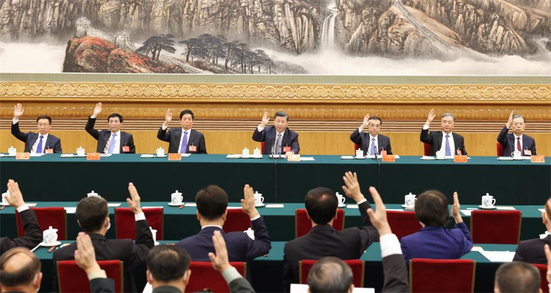 BEIJING, 15 octubre, 2022 (Xinhua) -- El presidium del XX Congreso Nacional del Partido Comunista de China (PCCh) celebra su primera reunión en el Gran Palacio del Pueblo, en Beijing, capital de China, el 15 de octubre de 2022. Xi Jinping asistió a la reunión y pronunció un importante discurso. (Xinhua/Huang Jingwen)