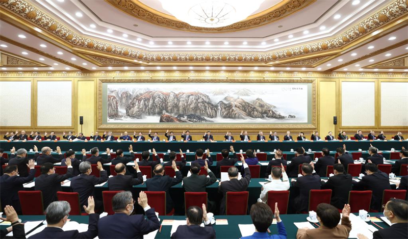 El presidium del XX Congreso Nacional del Partido Comunista de China (PCCh) celebra su primera reunión en el Gran Palacio del Pueblo, en Beijing, capital de China, el 15 de octubre de 2022. Xi Jinping asistió a la reunión y pronunció un importante discurso. (Xinhua/Ju Peng)