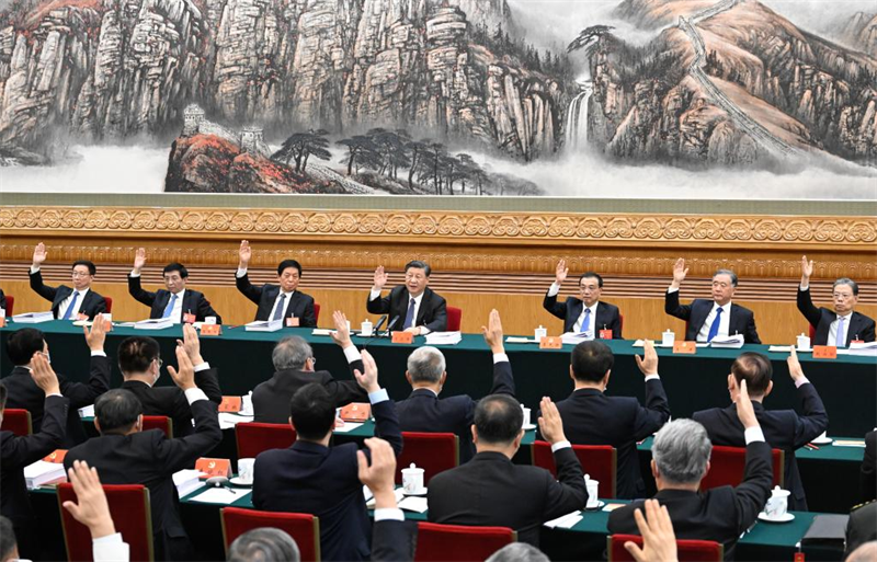 El presidium del XX Congreso Nacional del Partido Comunista de China (PCCh) celebra su segunda reunión en el Gran Palacio del Pueblo, en Beijing, capital de China, el 18 de octubre de 2022. Xi Jinping, Li Keqiang, Li Zhanshu, Wang Yang, Wang Huning, Zhao Leji y Han Zheng asistieron a la reunión. (Xinhua/Shen Hong)