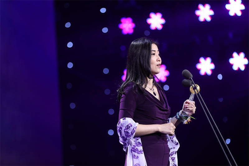 Destacada bióloga china regresará a la patria para fundar una academia médica de investigaciones