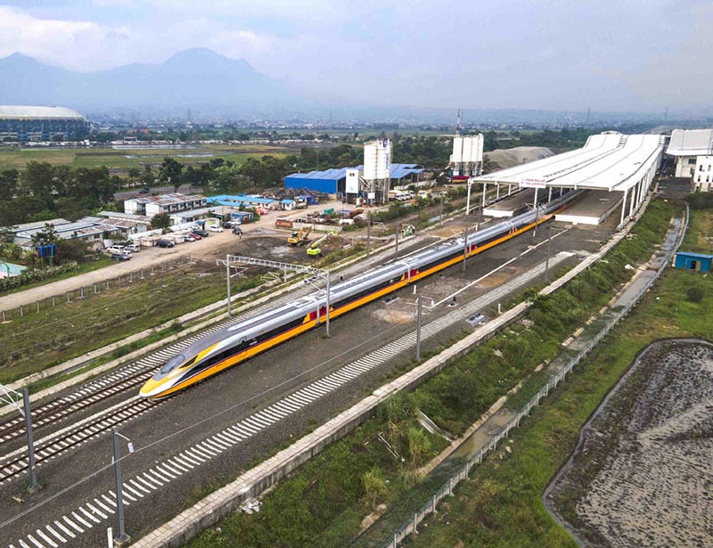 Prueban con éxito el primer ferrocarril de alta velocidad de Indonesia
