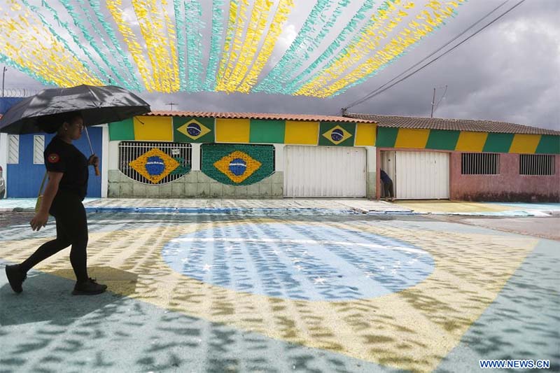 Calle decorada en Brasilia con motivo de participación de selección nacional de fútbol de Brasil en la Copa Mundial de la FIFA Qatar 2022