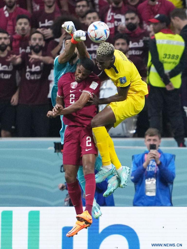 Valencia lanza a Ecuador a victoria de 2-0 sobre Qatar en partido inaugural de Copa Mundial