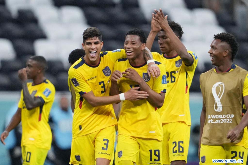 Valencia lanza a Ecuador a victoria de 2-0 sobre Qatar en partido inaugural de Copa Mundial