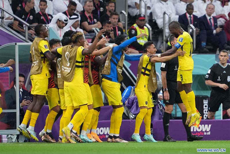 Valencia lanza a Ecuador a victoria de 2-0 sobre Qatar en partido inaugural de Copa Mundial