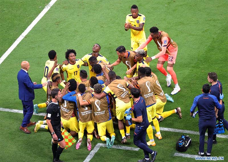 Valencia lanza a Ecuador a victoria de 2-0 sobre Qatar en partido inaugural de Copa Mundial