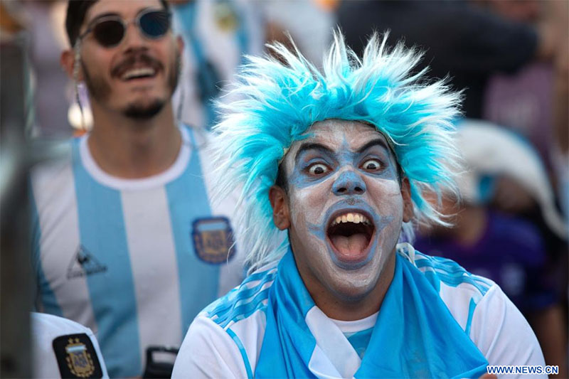 Qatar 2022-ESPECIAL: La afición argentina, entre el alivio y la celebración tras victoria ante México