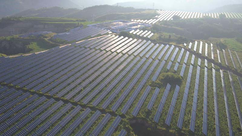 Un proyecto solar genera ingresos para familias en Shanxi