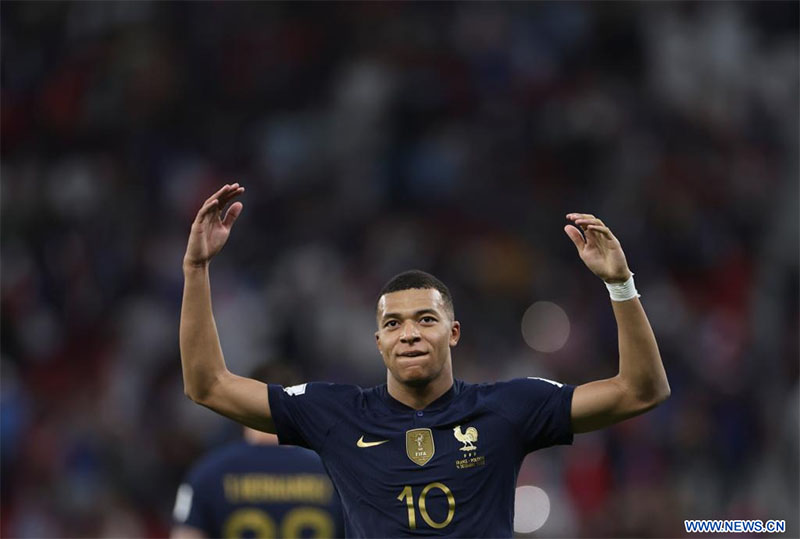 Mbappe lanza a Francia a octavos de final de Copa Mundial